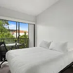 Comfy 2-Bed With Bbq & Close To The Train Station