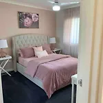 Close To City Cosy Apartment