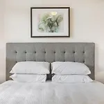 Newstead Modern 2-Storey Apartment - Q Stay