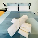 Modern 2 Bedrooms House Close To Qeii Hospital & Grifith Uni Brisbane