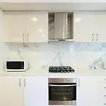 Modern 2 Bedrooms House Close To Qeii Hospital & Grifith Uni * Brisbane