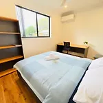 Modern 2 Bedrooms House Close To Qeii Hospital & Grifith Uni Apartment *
