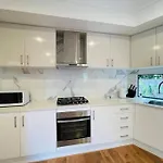 Apartment Modern 2 Bedrooms House Close To Qeii Hospital & Grifith Uni