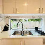 Apartment Modern 2 Bedrooms House Close To Qeii Hospital & Grifith Uni *