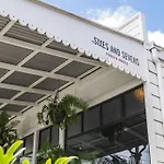 Central & Stylish! 1Bed/1Bath/1Car ~ 5 Mins To Cbd