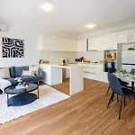 Balmoral Apartment - Airy & Light-Filled City Edge Comfort Stay