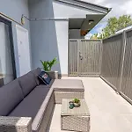 Balmoral Apartment - Airy & Light-Filled City Edge Comfort Stay