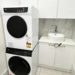 26 Gladstone Rd Highgate Hill