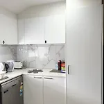 Guest house 26 Gladstone Rd Highgate Hill Brisbane