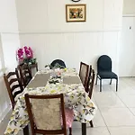 26 Gladstone Rd Highgate Hill