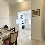 Guest house 26 Gladstone Rd Highgate Hill