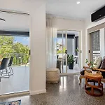 The Summer Home! 2Bed/2Bath/1Car/Balcony ~ Bulimba