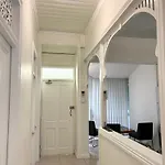 Guest house 26 Gladstone Rd Highgate Hill Brisbane