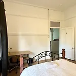 26 Gladstone Rd Highgate Hill Guest house *