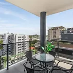 Urban Getaway With 2Br/2Bath And Amazing View!