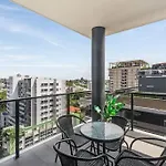 Urban Getaway With 2Br/2Bath And Amazing View!