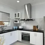 Convenient 2 Bedroom House Unit In Salisbury