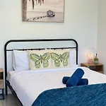 Convenient 2 Bedroom House Unit In Salisbury