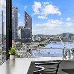 1-Bed Brisbane City Pad With Sweeping Views