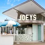On Point! 2Bed, Study, 2Bath, 1Car ~ 2Kms Cbd