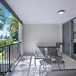 Centro At Toowong - Modern Spacious Living With Pool Apartment *