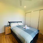 Modern 2 Bedrooms House Close To Qeii Hospital & Grifith Uni Brisbane