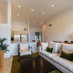 3 Bedrooms 2 Bathrooms W Parking & Pool Apartment