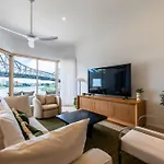 Apartment 3 Bedrooms 2 Bathrooms W Parking & Pool *