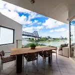 3 Bedrooms 2 Bathrooms W Parking & Pool Brisbane
