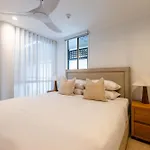 3 Bedrooms 2 Bathrooms W Parking & Pool * Brisbane