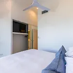 3 Bedrooms 2 Bathrooms W Parking & Pool Apartment *
