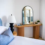 3 Bedrooms 2 Bathrooms W Parking & Pool Apartment *