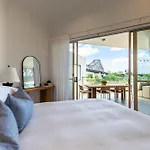 Apartment 3 Bedrooms 2 Bathrooms W Parking & Pool Brisbane