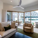 Apartment 3 Bedrooms 2 Bathrooms W Parking & Pool