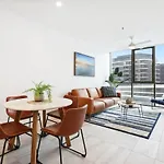 Stylish 2-Bed With Rooftop Bbq, Pool & Gym