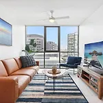 Stylish 2-Bed With Rooftop Bbq, Pool & Gym