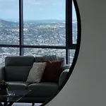 Premium 4 Bedroom Family Apartment - Brisbane City