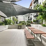 Chic Modern Retreat 1Br Apt W Pool Kelvin Grove