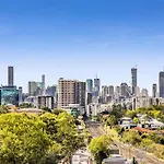 Essence Suites Taringa