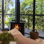 Calm Springs In Brisbane-Large Family Home-Pool