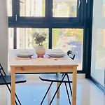 Cassa Toowong - Convenient 1B Apt At Central Location With Parking Managed By The Cassa