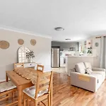 Lovely 2-Bed By Oxenham Park Transport & Shops