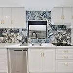 Unit In Inner Brisbane With Movie Room And Parking