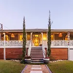 Stunning Tropical Oasis Free Parking