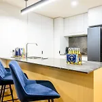 Stunning 2 Bedroom Retreat W Gym Sauna And Pool