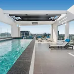 Chic Valley Unit With Parking Rooftop Pool & Bbq