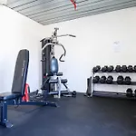 City Oasis Stylish Apt With Gym Rooftop Pool