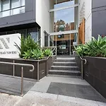 Top-floor Luxe In The Free Parking, Pool, Gym, Wifi * Brisbane