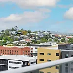 Top-floor Luxe In The Free Parking, Pool, Gym, Wifi