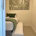 Top-floor Luxe In The Free Parking, Pool, Gym, Wifi
